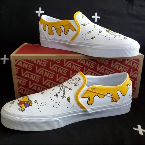 Winnie the pooh custom vans 🐻 - Picture 2 of 3